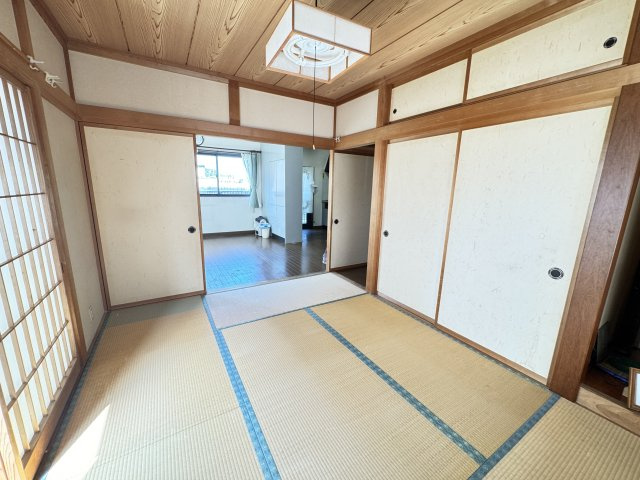 飯塚町中古住宅の収納|■床の間の他に1間の押し入れも