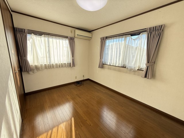 飯塚町中古住宅の洋室|■2階南西側6.5帖洋室