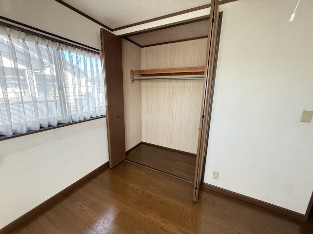 飯塚町中古住宅の収納|■2階北西側6.0帖洋室