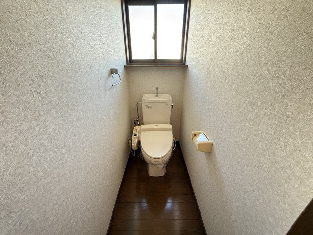 飯塚町中古住宅のトイレ|■トイレは各階にございます