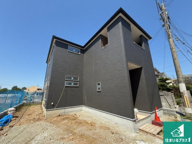 貝塚市澤　第8期　新築一戸建ての外観|周辺は落ち着いた街並みの住宅地！子育てがしやすい住環境です！まだ未完成ですが、現地でしかわからない事もございます。是非一度ご覧ください。
