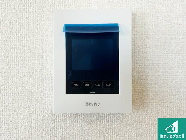 貝塚市澤　第8期　新築一戸建ての防犯設備|カラーモニターインターホン！声だけでなく来訪者の姿や顔がモニターで確認できるので、小さなお子様がいらっしゃるご家庭でも安心できます！