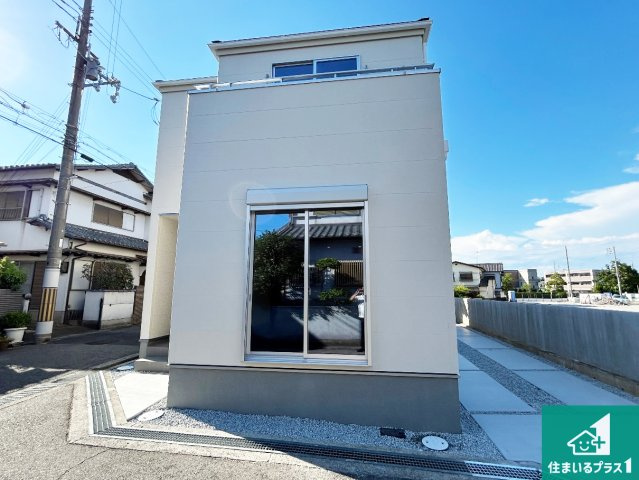 貝塚市澤　第8期　新築一戸建ての外観|安心の10年保証！外観を美しく保ち、雨水で汚れを落とします！気になることがありましたら、お気軽にお問い合わせください！