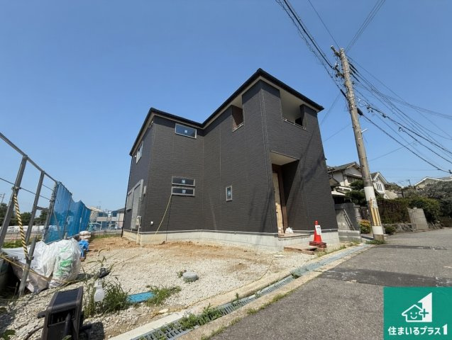 貝塚市澤　第8期　新築一戸建ての前面道路含む現地写真|周辺は落ち着いた街並みの住宅地！子育てがしやすい住環境です！まだ未完成ですが、現地でしかわからない事もございます。是非一度ご覧ください。