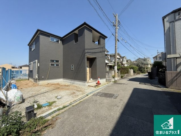 貝塚市澤　第8期　新築一戸建ての前面道路含む現地写真|周辺は落ち着いた街並みの住宅地！子育てがしやすい住環境です！まだ未完成ですが、現地でしかわからない事もございます。是非一度ご覧ください。