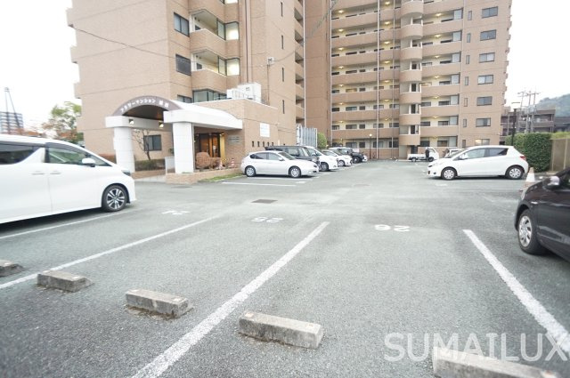 フラワーマンション城西の駐車場