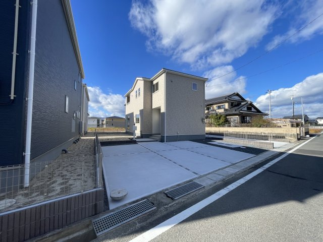 新築戸建・建売　平下平窪第11　Livele Garden　全4棟の前面道路含む現地写真