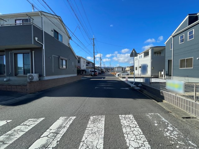 新築戸建・建売　平下平窪第11　Livele Garden　全4棟の前面道路含む現地写真