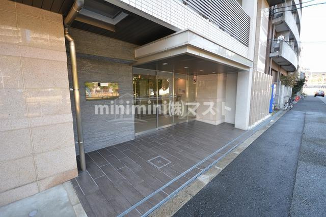 エステムコート難波サウスプレイスⅢラ・パークのエントランス