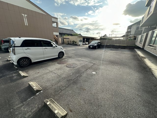 グラシアスの駐車場