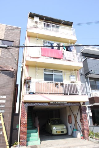 鎌田マンションの外観