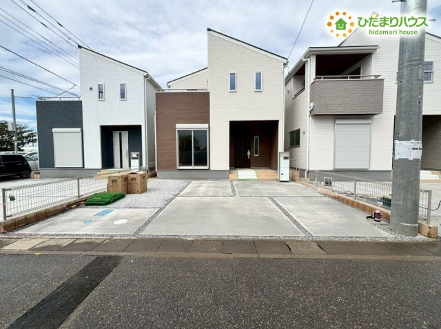 鴻巣市栄町　新築戸建　リーブルガーデン02の駐車場