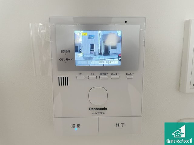 大東市三住町　新築一戸建ての防犯設備|カラーモニターインターホン！声だけでなく来訪者の姿や顔がモニターで確認できるので、小さなお子様がいらっしゃるご家庭でも安心できます！