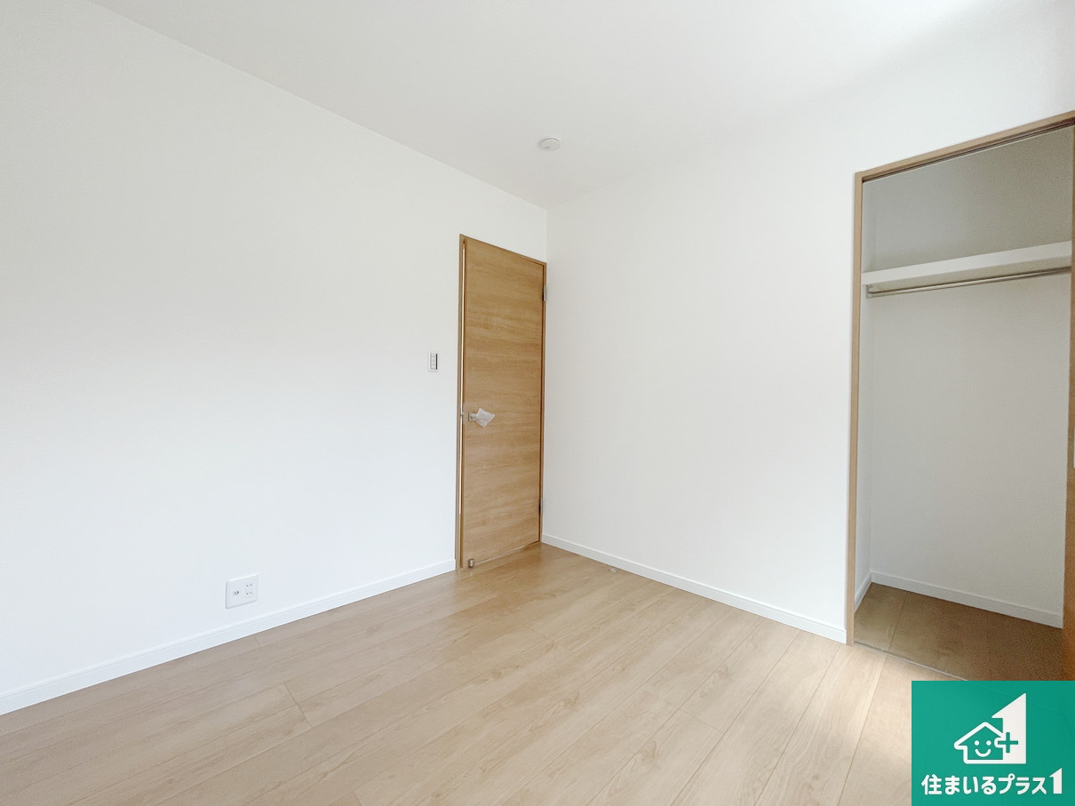 大東市三住町　新築一戸建ての洋室|シンプルな洋室は、自分好みのインテリアが楽しめます♪ご家族とインテリアや家具を選びに行くのは新築購入時の醍醐味の一つです。ぜひお楽しみください♪