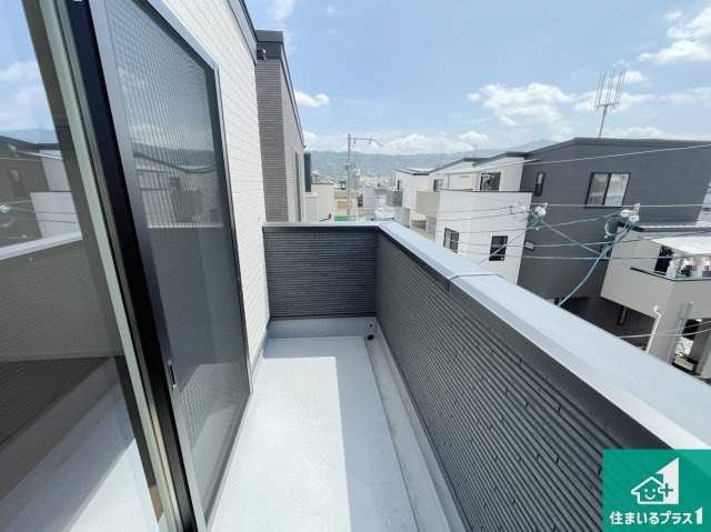 大東市三住町　新築一戸建てのバルコニー|日当たりのよいバルコニー！お部屋が開放的に！