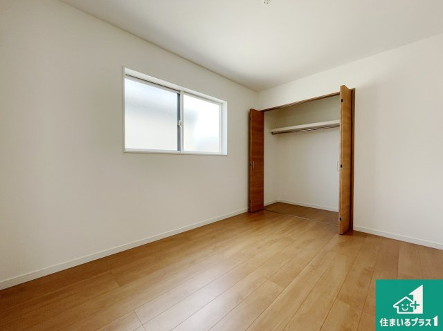 大東市三住町　新築一戸建ての洋室|収納スペースが充実しているので子供の成長に合わせてたくさん収納ができます！家族構成に合わせた様々な活用ができる収納！