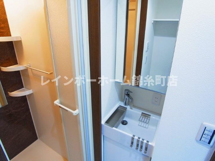 グランクオール西綾瀬の独立洗面台
