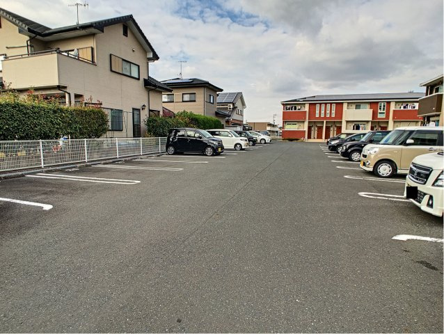 イル・パラッツオモデルノＡの駐車場