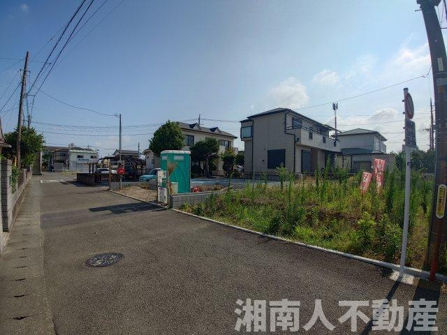 平塚市田村5丁目　土地（売地）建築条件なし　Ｂ区画　全2区画の前面道路含む現地写真|前面道路含む現地写真です