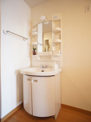 【洗面所】 | ウィステリア府所 | 洗面化粧台と洗濯機置き場があります♪