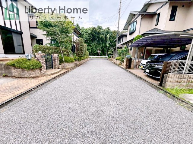 守谷市美園5丁目　中古戸建の前面道路含む現地写真