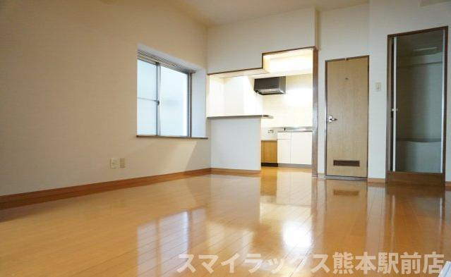 熊本市中央区坪井１丁目の賃貸マンションの居間・リビング