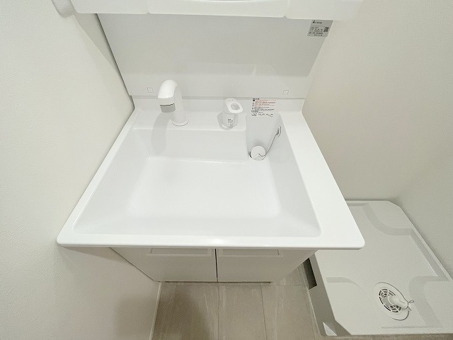 ドエル小花の洗面所|脱衣スペースもあります