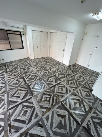 鯉川マンションの洋室