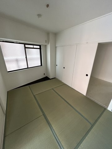 鯉川マンションの和室