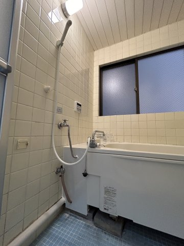 鯉川マンションの浴室