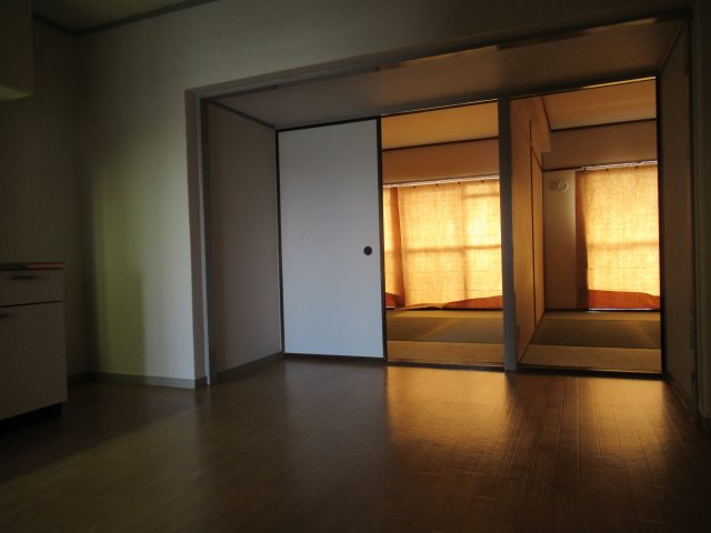 兵庫県公社　播磨城ノ宮２号棟の居間・リビング|使いやすいリビングです