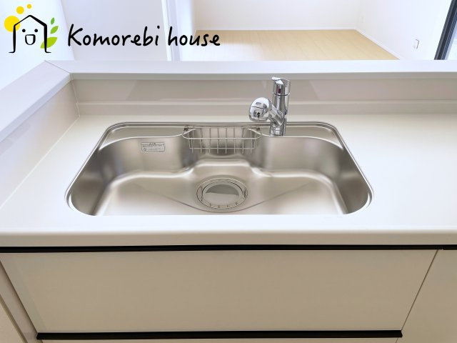 さいたま市北区奈良町　79番　新築一戸建て　ハートフルタウン　Bのキッチン|コンパクトなキッチンで掃除もラクラク