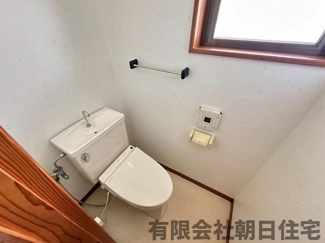 【トイレ】 | 古曽志町中古戸建 | 2Fのトイレも落ち着いた空間です