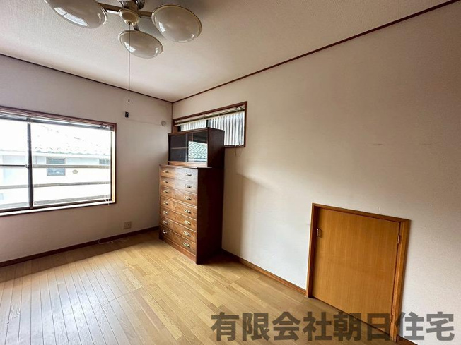 【洋室】 | 古曽志町中古戸建 | 明るい洋室です