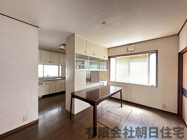 【居間・リビング】 | 古曽志町中古戸建 | おしゃれなリビングです