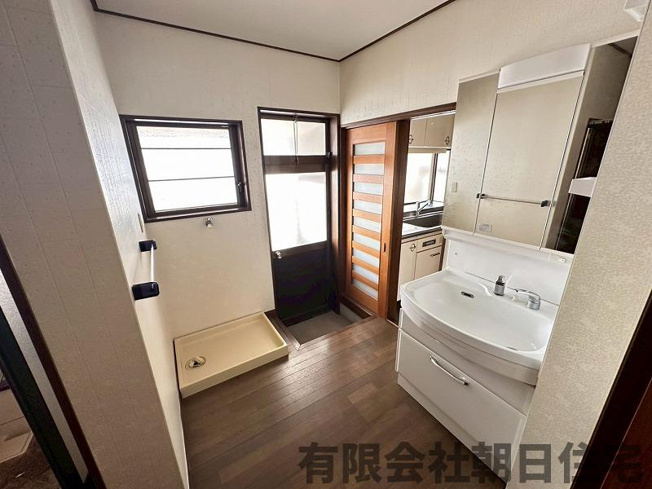 【独立洗面台】 | 古曽志町中古戸建 | 独立洗面台あり、毎朝おしゃれに忙しい女性の方におすすめです