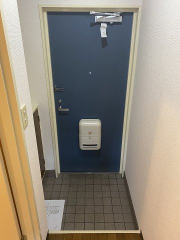 角田ビルの玄関