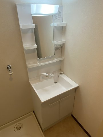 角田ビルの独立洗面台