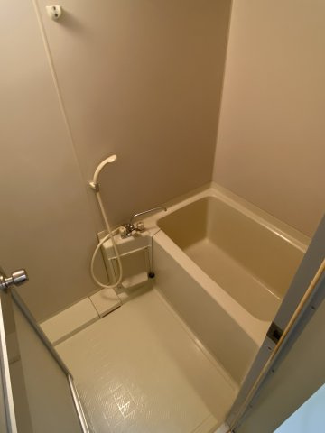 角田ビルの浴室