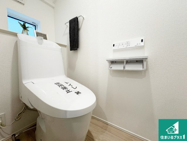 堺市中区福田　第2期・第3期　新築一戸建てのトイレ|1・2階の2ヶ所にあるので、朝の忙しい時間の順番待ちもなく、深夜の利用にも大変便利です。