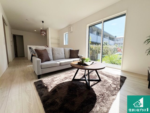 堺市中区福田　第2期・第3期　新築一戸建ての居間・リビング|シンプルなリビングは、観葉植物等のインテリアを楽しめますね！パパ好みにも、ママ好みにも家具次第で雰囲気を変えることができます！