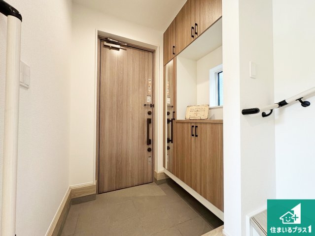 堺市中区福田　第2期・第3期　新築一戸建ての玄関|シューズボックスにはたくさんの靴が収納できるので玄関周りはいつもスッキリ！ご家族が増えても安心！