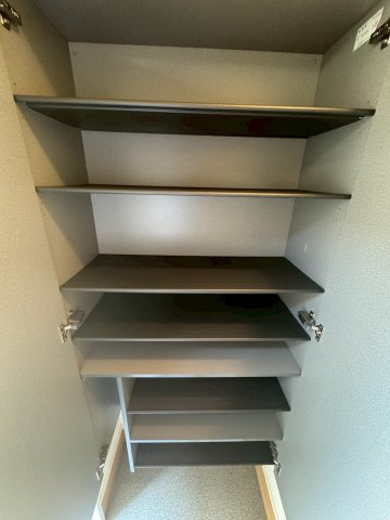 府中市紅葉丘３丁目のアパートの収納