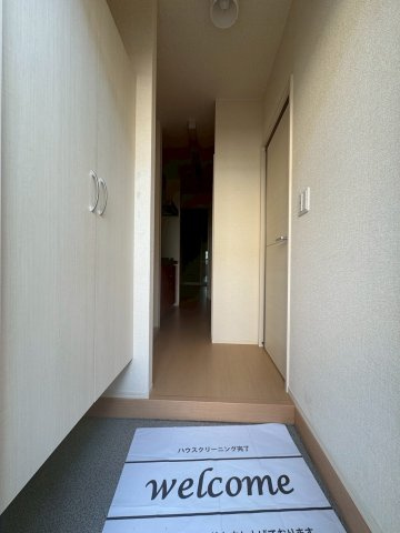 府中市紅葉丘３丁目のアパートの玄関