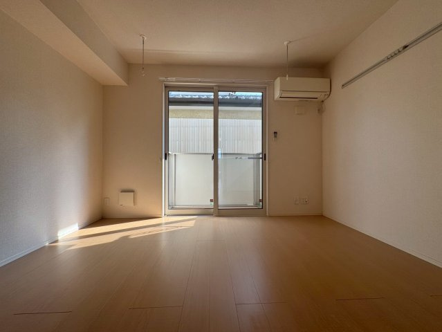 府中市紅葉丘３丁目のアパートの居間・リビング