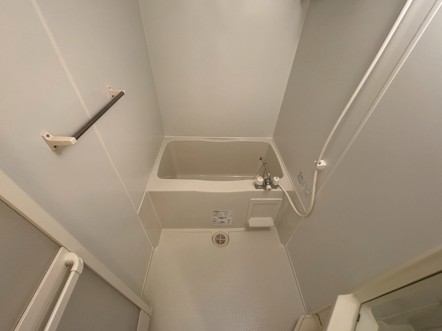 府中市紅葉丘３丁目のアパートの浴室