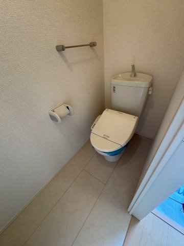 府中市紅葉丘３丁目のアパートのトイレ