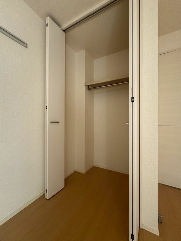 府中市紅葉丘３丁目のアパートの収納