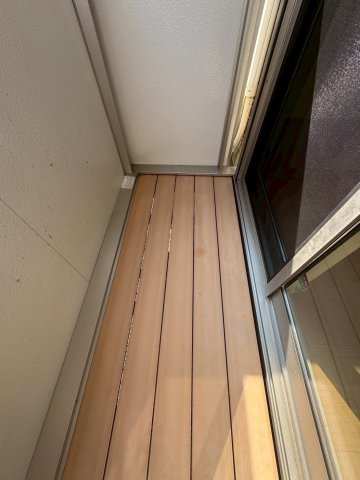 府中市紅葉丘３丁目のアパートのバルコニー