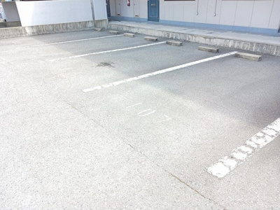 【駐車場】 | グランディオーズ | 駐車場に車を止められます